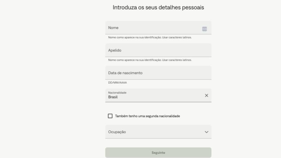 Formulário da Skrill para preencher nome, sobrenome, data de nascimento, nacionalidade e ocupação.