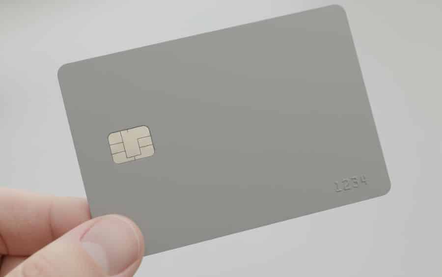 Cartão pré-pago cinza simples, ilustrando um método de pagamento Cartão pré-pago para apostas de cassinos.