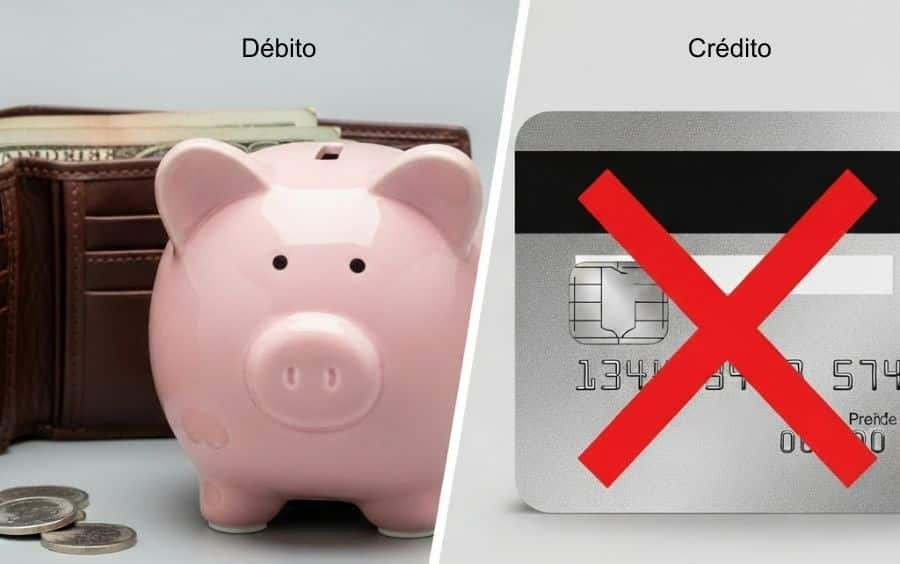 Infográfico comparando Débito e Crédito, mostrando um cofrinho e uma carteira para débito e um cartão de crédito com 'X' de proibido. Ilustra a diferença essencial para o uso de Cartão de Débito em Cassinos Online no Brasil.