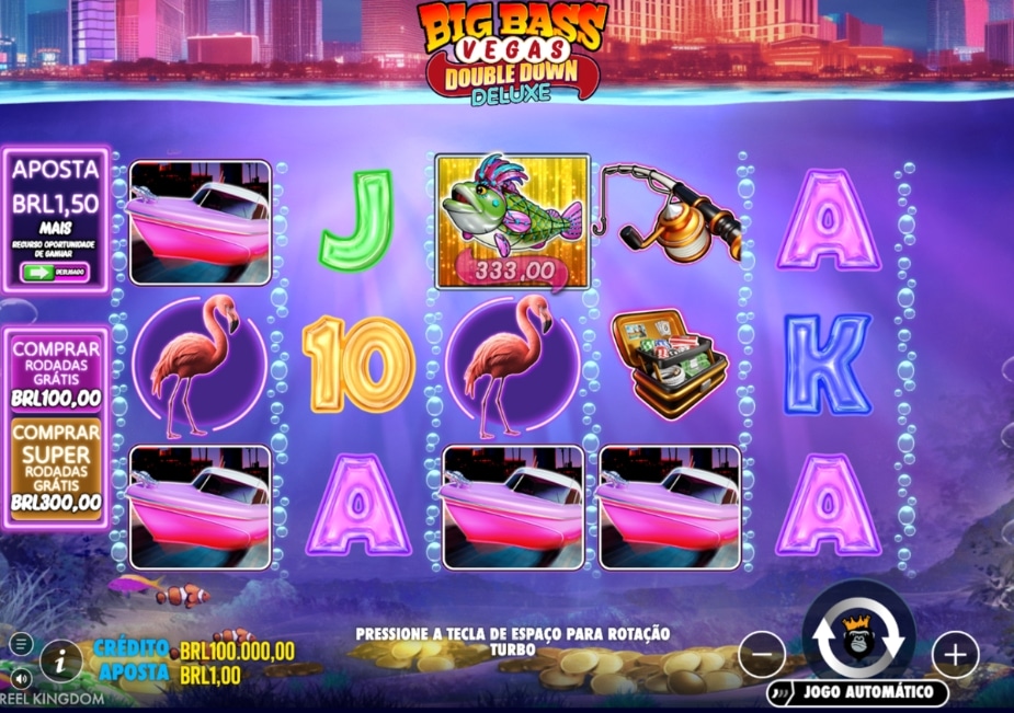 Tela do slot Big Bass Vegas Double Down Deluxe com símbolos de pesca, valores em dinheiro e opção de rodadas grátis.