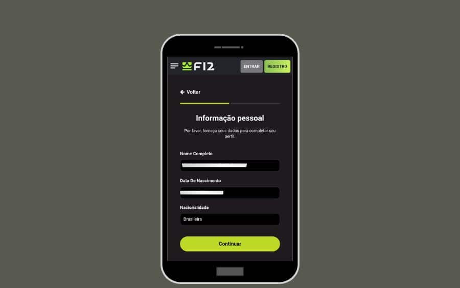 Segunda etapa do cadastro mobile na F12.bet, com os campos de informações pessoais como nome completo e data de nascimento.