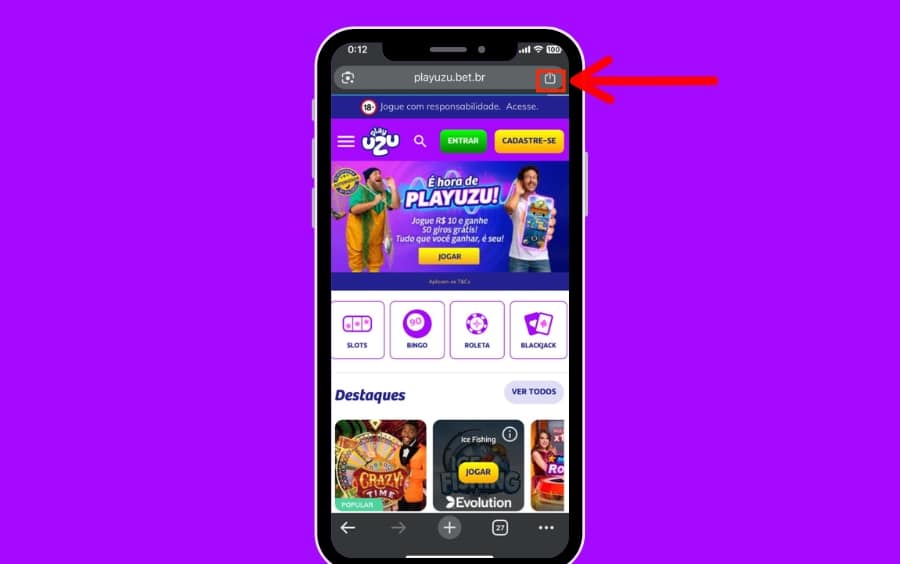 Site do PlayUZU no iPhone com o ícone de compartilhamento destacado para criar atalho no iOS