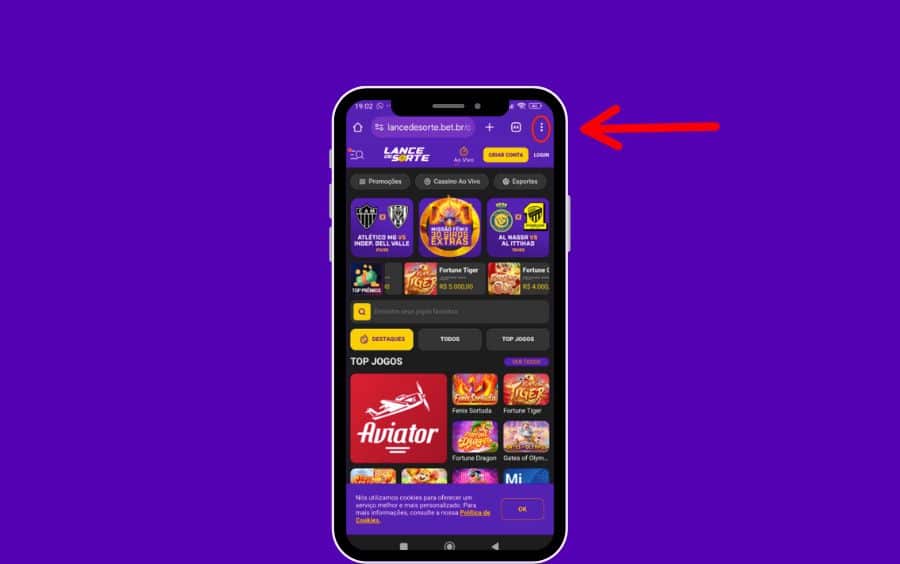 Passo 1 do tutorial: tela do site Lance de Sorte no Chrome mobile, com uma seta apontando para o ícone de três pontos (menu) no canto superior direito.