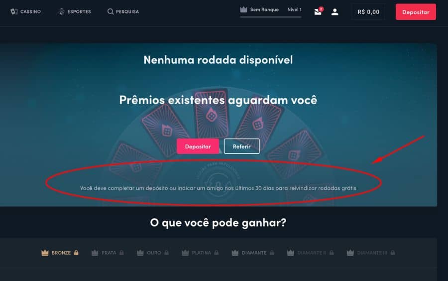 Passo 2 do tutorial de promoções da Blaze, mostrando a tela da 'Roleta de Prêmios' com uma seta apontando para a regra principal: 'Você deve completar um depósito ou indicar um amigo nos últimos 30 dias para reivindicar rodadas grátis