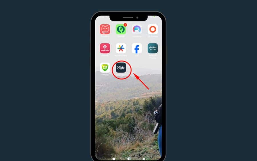 Ícone do aplicativo Stake.bet.br instalado na tela inicial de um celular Android, destacado por um círculo vermelho.