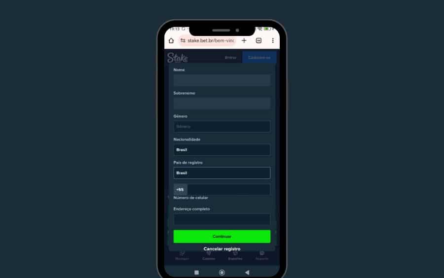 Segunda etapa do formulário de cadastro da Stake no celular, solicitando dados pessoais como Nome, Sobrenome, Gênero e Endereço completo.
