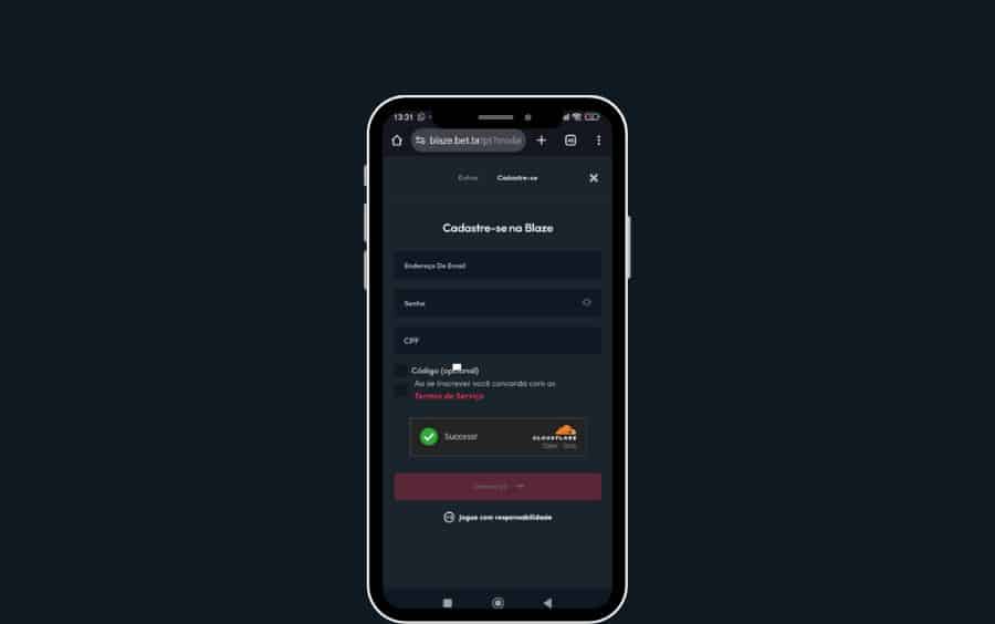Formulário de cadastro da Blaze, mostrando os campos para preencher E-mail, Senha, CPF e um 'Código (opcional)'.