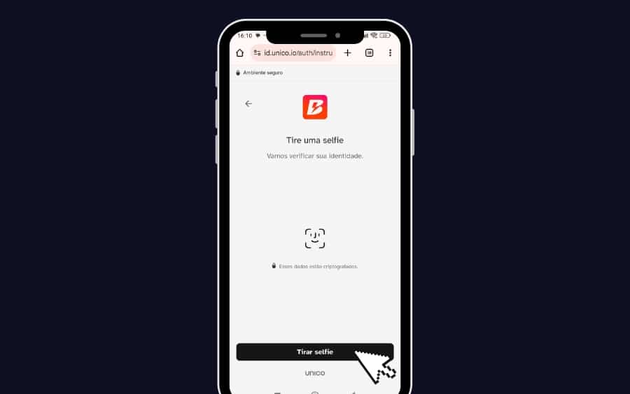 Interface da câmera do celular mostrando uma moldura para enquadramento do rosto na selfie de segurança.