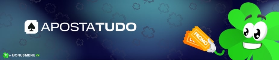 Banner Código Promocional ApostaTudo com logo da plataforma e mascote verde segurando um cupom “PROMO” em fundo azul.