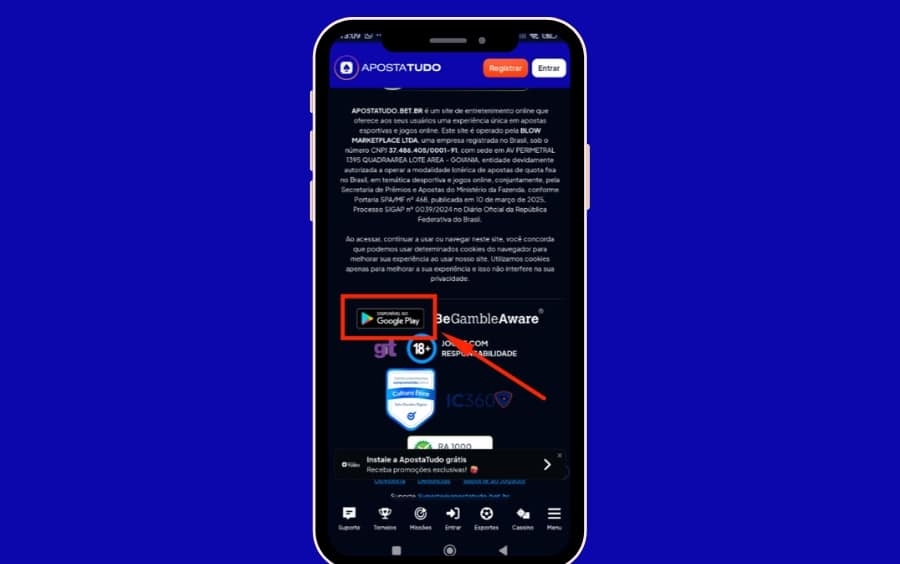 Rodapé do site ApostaTudo no celular com botão do Google Play destacado para baixar o aplicativo Android.