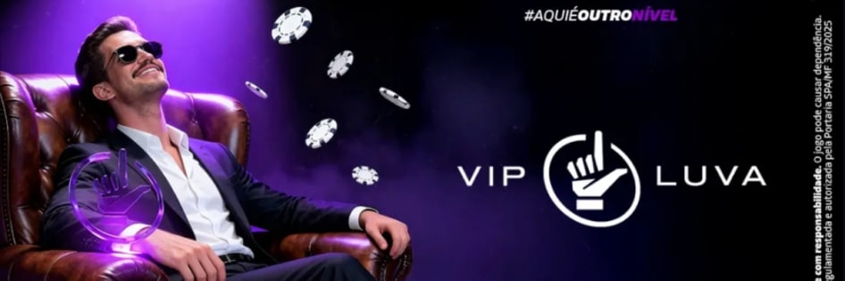 Banner do Clube VIP Luva.bet com jogador relaxado em poltrona, fichas de cassino voando e logo VIP Luva em fundo roxo escuro