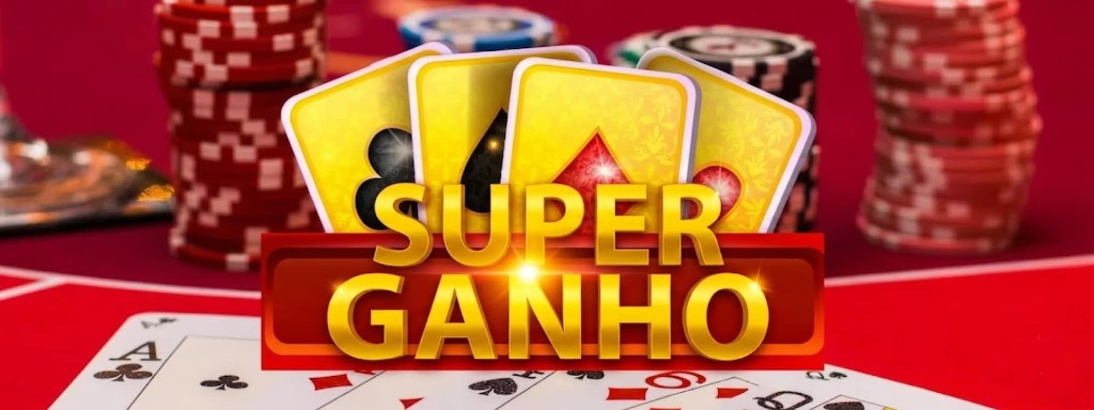 Cartas e fichas de cassino com destaque para super ganho em blackjack.