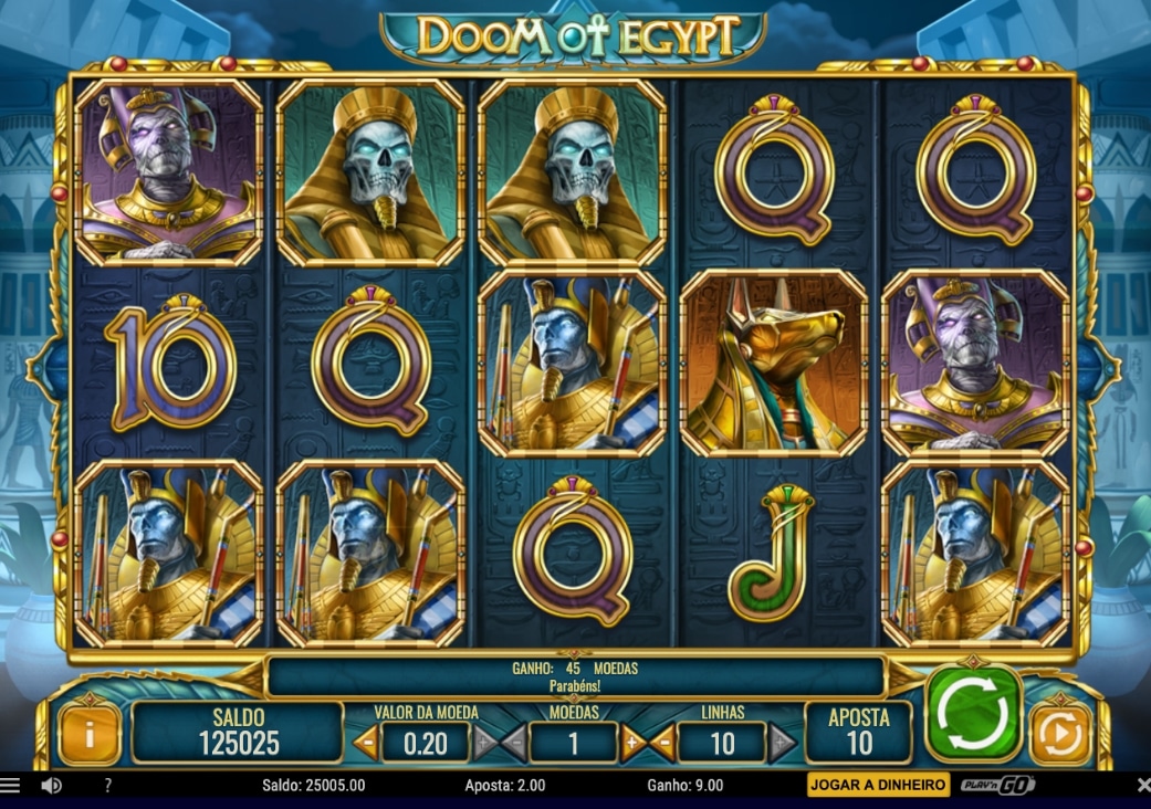 Slot Doom of Egypt com rolos mostrando símbolos egípcios e ganho na tela.