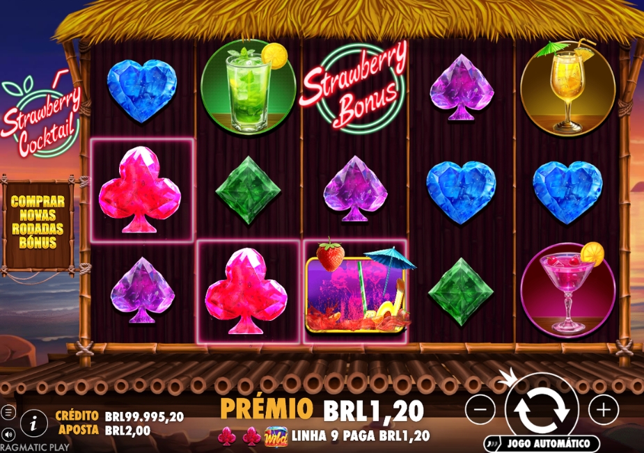 Tela do slot Strawberry Cocktail da Pragmatic Play com símbolos de coquetéis, gemas, naipes, WILD e interface em BRL.