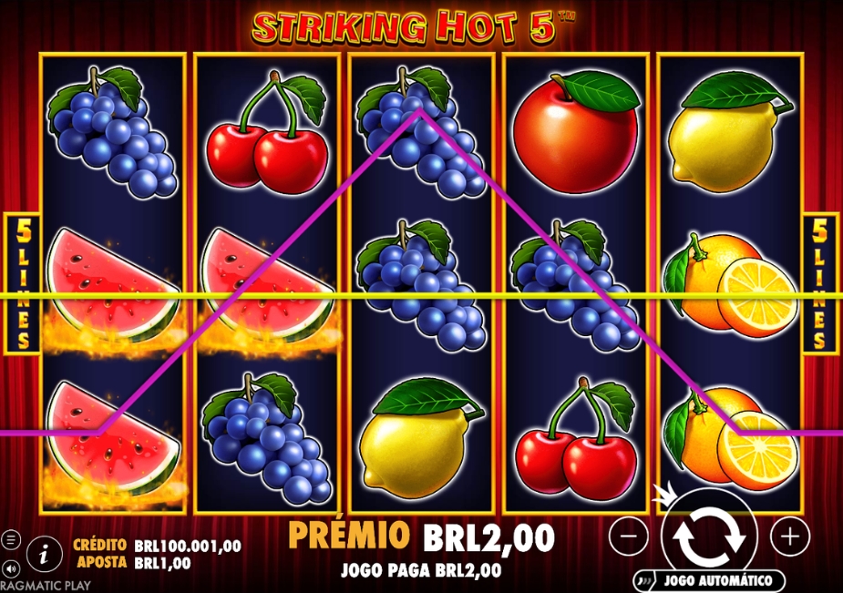 Tela do slot Striking Hot 5 da Pragmatic Play com símbolos de frutas, linhas vencedoras, prêmio em BRL e visual clássico de cassino.