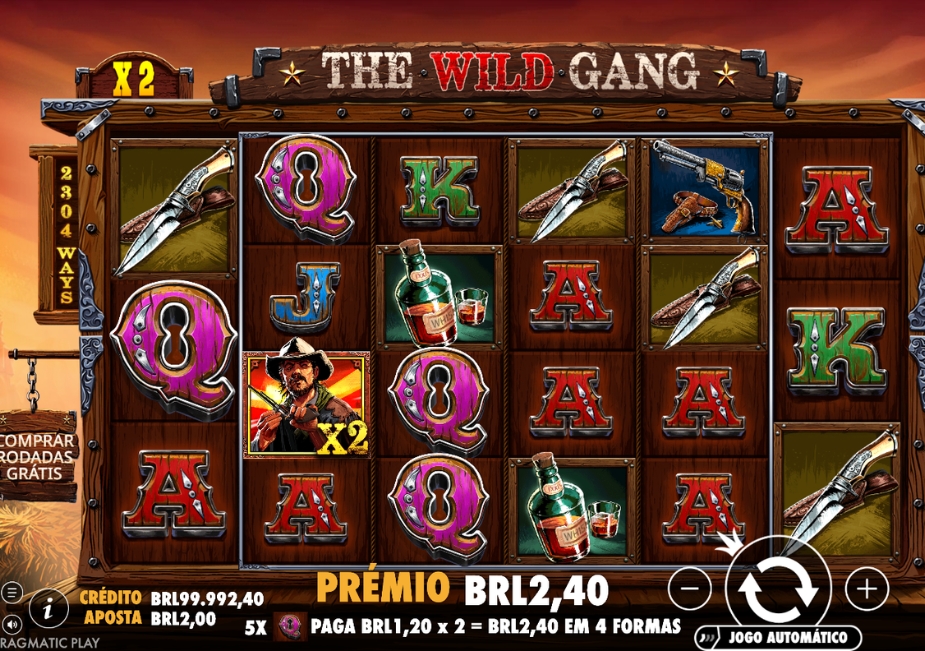 Tela do slot The Wild Gang com símbolos de pistolas, facas, uísque, letras de cartas e personagem WILD com multiplicador de 2×.